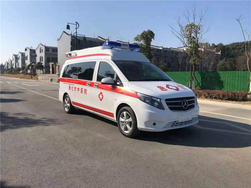 奔馳威霆監護型救護車